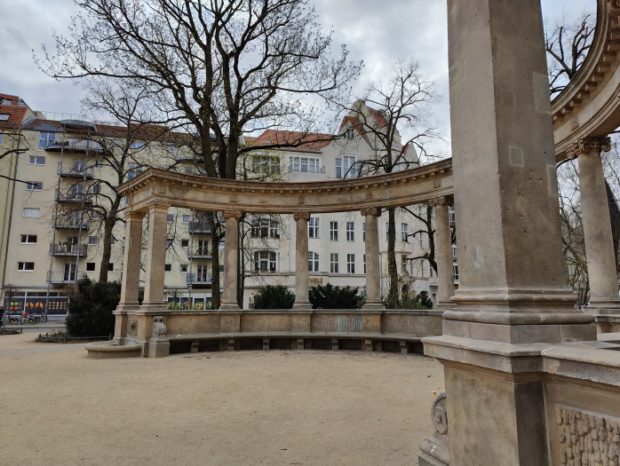 Die Schatten im Gebüsch sind beim Oneplus 10 Pro dunkler ...